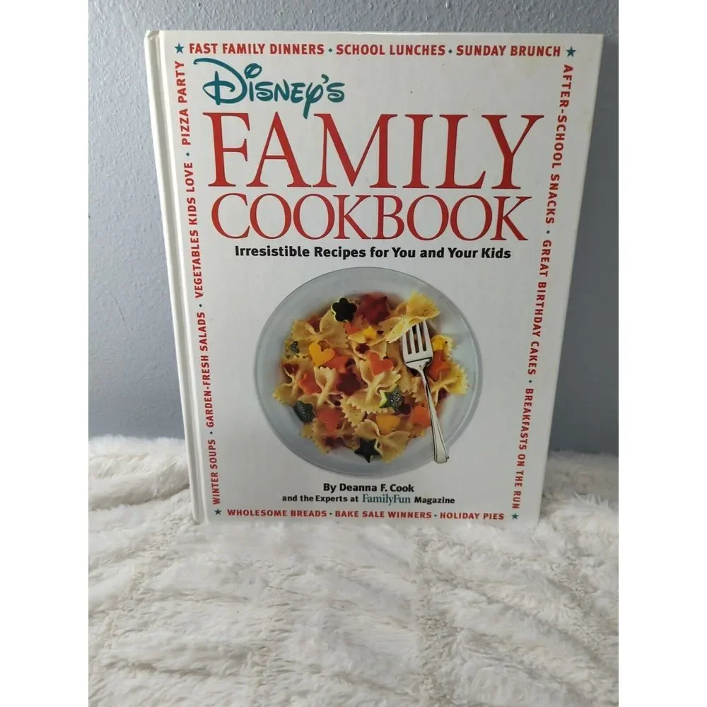 Disney's Family Cookbook: Irresistible Recipes for You and Your Kids/Deanna Cook